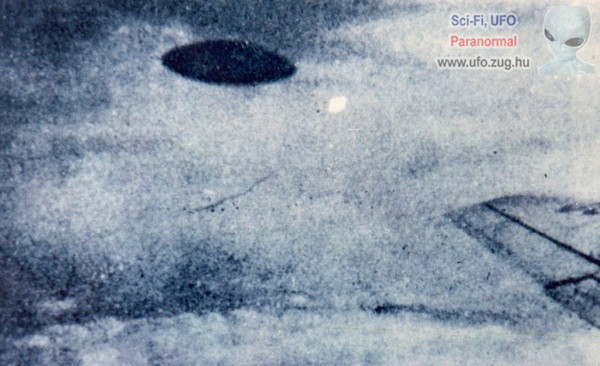 Repülőből fotózott ufo