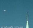 UFO a torony melett